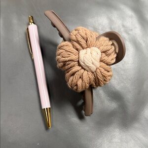 Brown Hair Clip with Knotted Design